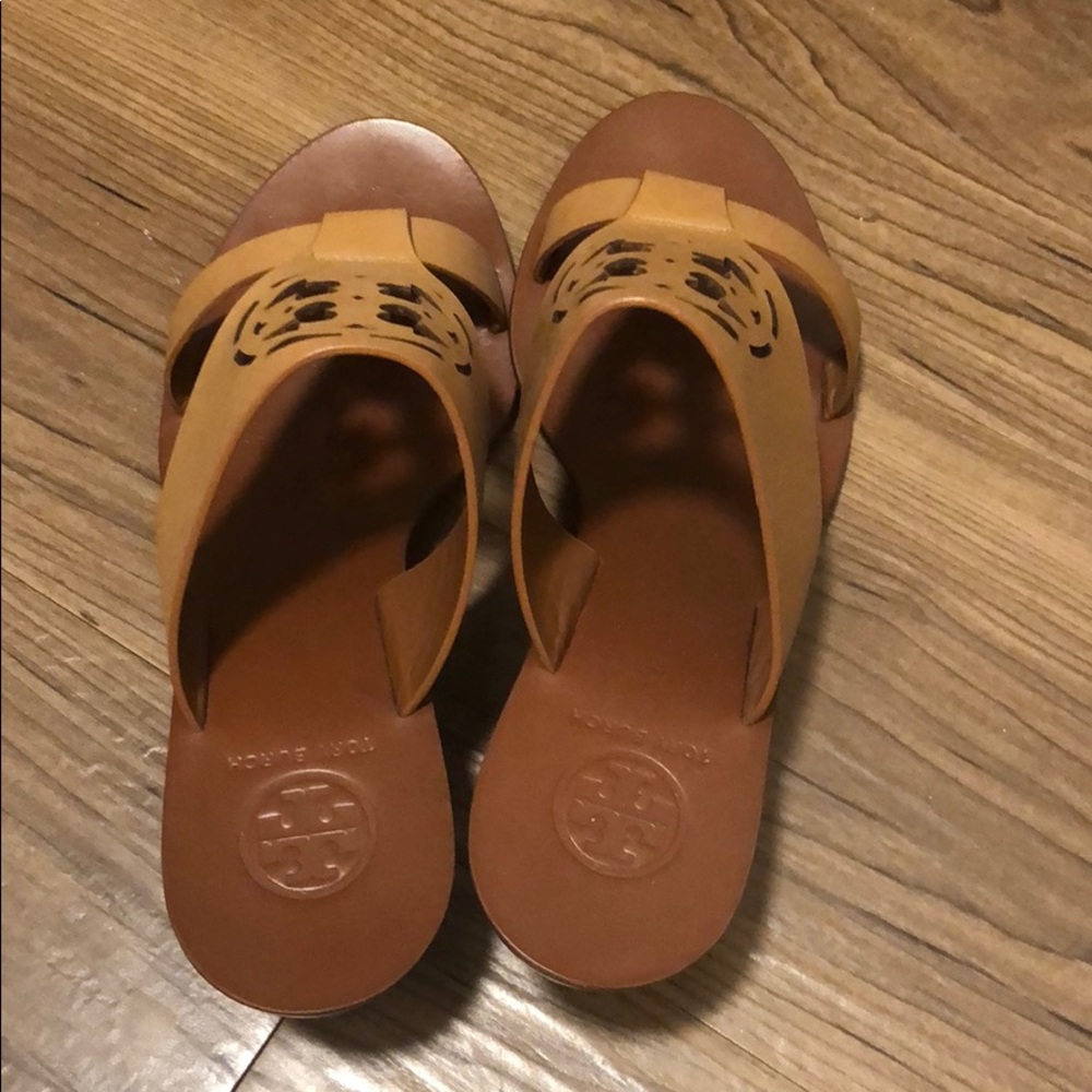 Shoe